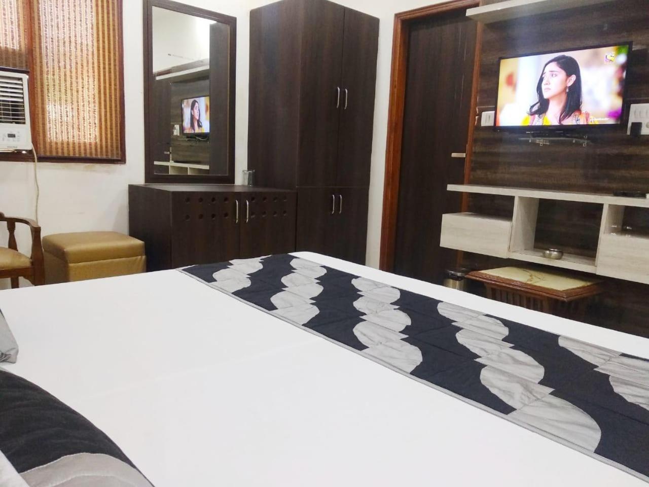 Hotel Spb 87 Near Karol Bagh Metro Station Delhi Exterior photo